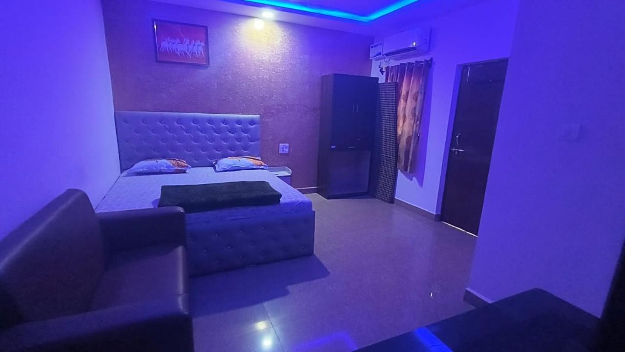 Apartment Blue Rays